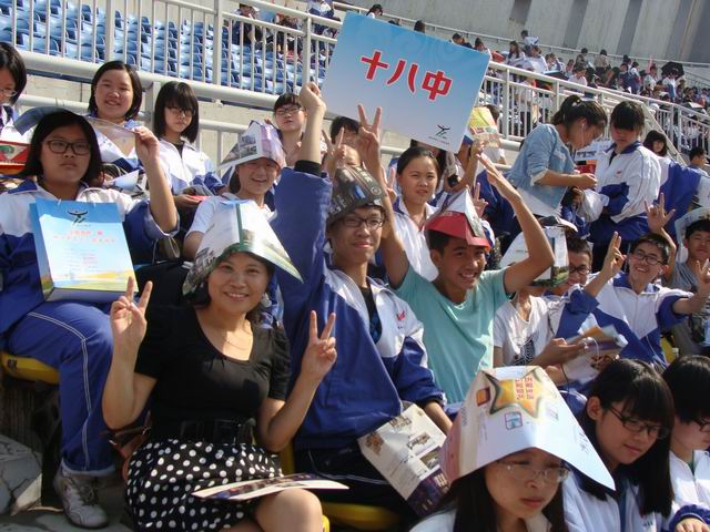 ʮ���У�ʮ������֯ѧ���μ������е�ʮ�����˶��ῪĻʽ